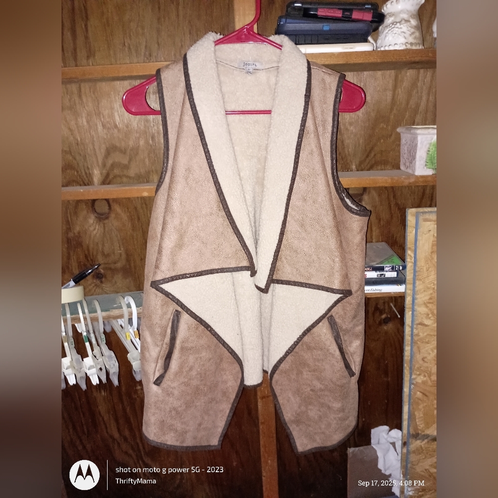 JODIFL Cream Fleece Vest